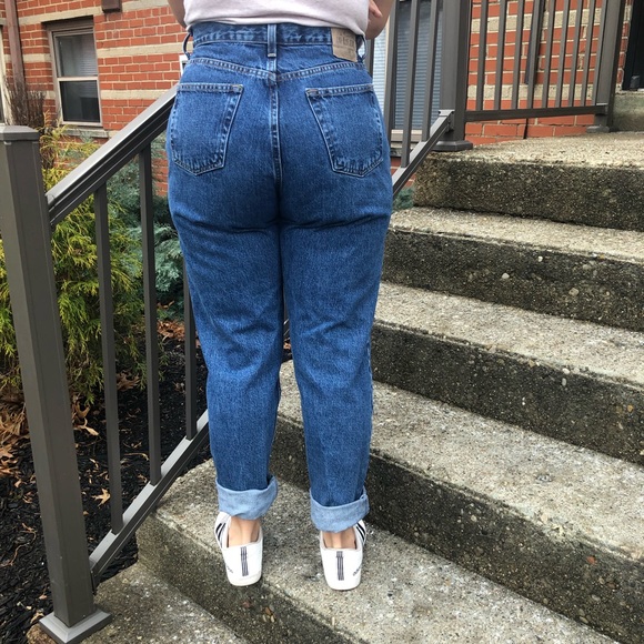 Vintage Gap High Waisted Mom Jeans - Picture 2 of 8